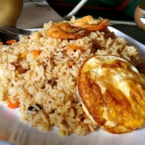 Linkrecom's tweet photo. Nasi goreng ini sepintas biasa, tapi rasanya luar biasa, rempah dapet, seafood biasa. Awalnya terpikat karena kebun yang dipenuhi flora, selanjutnya..
https://t.co/it9VyWVoQO https://t.co/xb2g5N7Iug