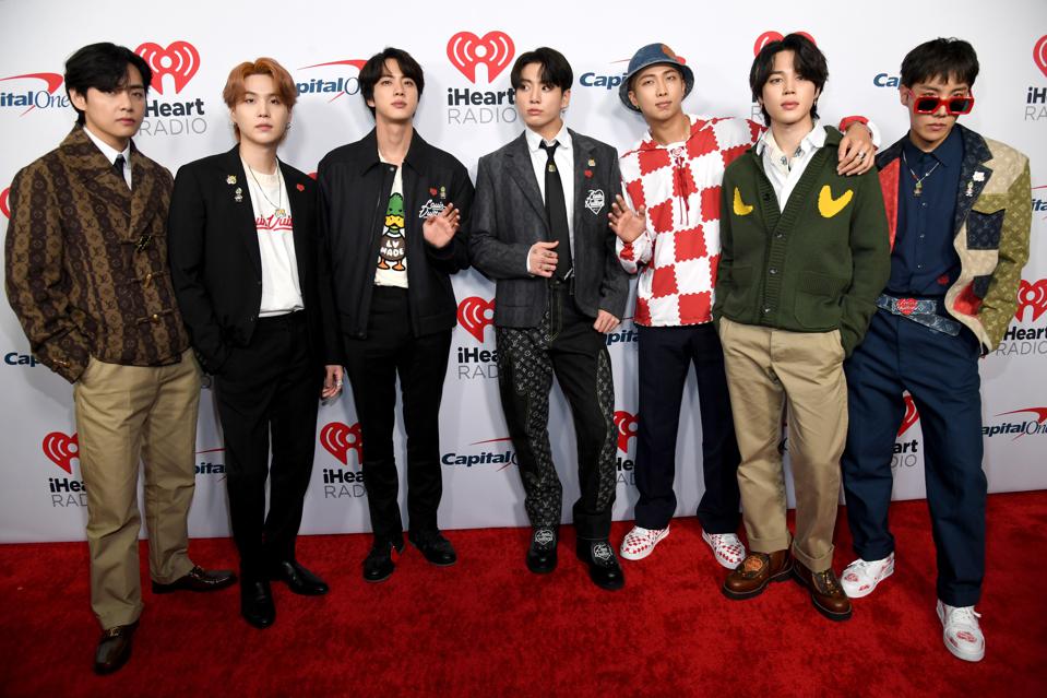 Forbes's tweet photo. BTS Is Going On A Break https://t.co/eKeWIde6n1 https://t.co/c6FXIe0xB8