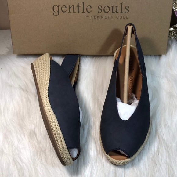 Mercede11052436's tweet photo. So good I had to share! Check out all the items I'm loving on @Poshmarkapp from @queendom_basic #poshmark #fashion #style #shopmycloset #gentlesouls #kensie: https://t.co/3rVyR4LEAP https://t.co/qAdcm7TMSq