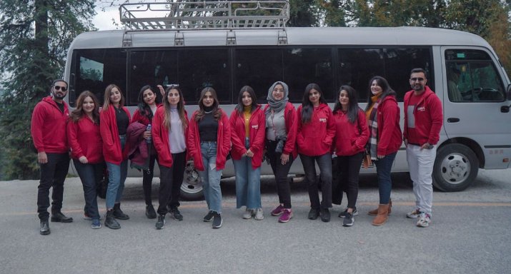 Rooh_a_Ishq's tweet photo. City to city travel seems more convenient than ever when @SwvlPakistan ensures safety and ease. Can't wait to book seats for an upcoming trip with college friends after seeing how @mychemicaltia and @FizzahRajput had a ball of a time! #SwvlTravel https://t.co/MuiQAMaOAL