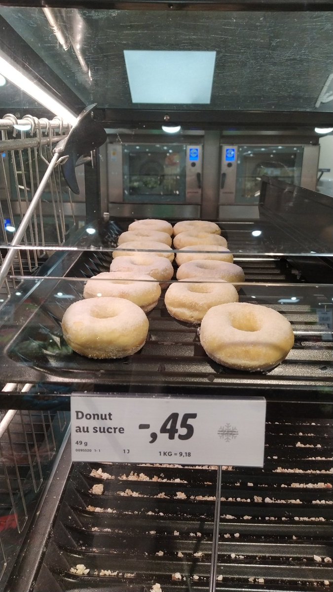 yrdwlebg's tweet photo. Oh purée je les ai trouvés les fameux donut sucré au sucre https://t.co/hB0wCLPyvB