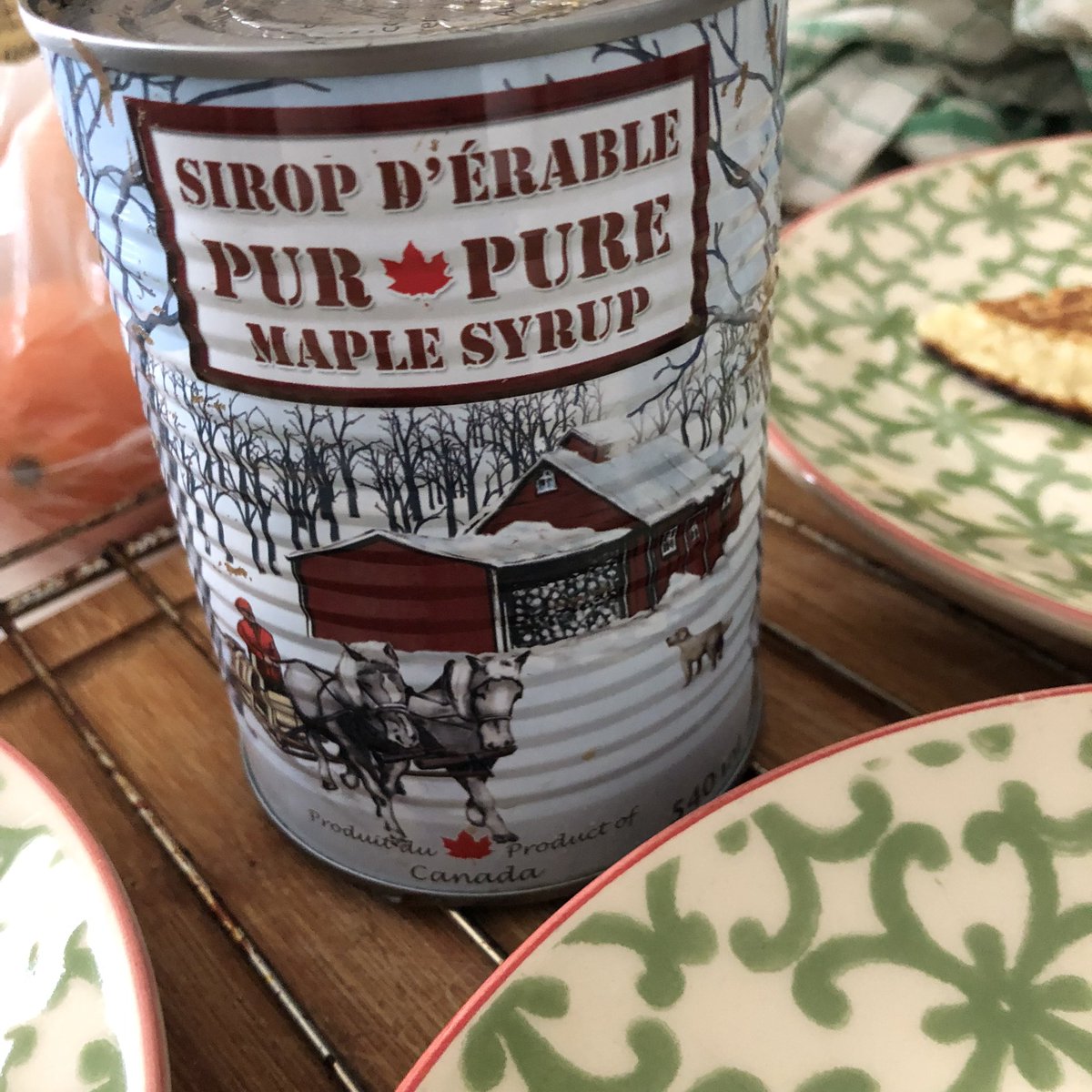 Mandragoule's tweet photo. Je lui est préparé des pancakes 🥞 avec du quoi d’érable venu direct du Canada 🇨🇦 ☺️ https://t.co/rwl5B9ZqCZ
