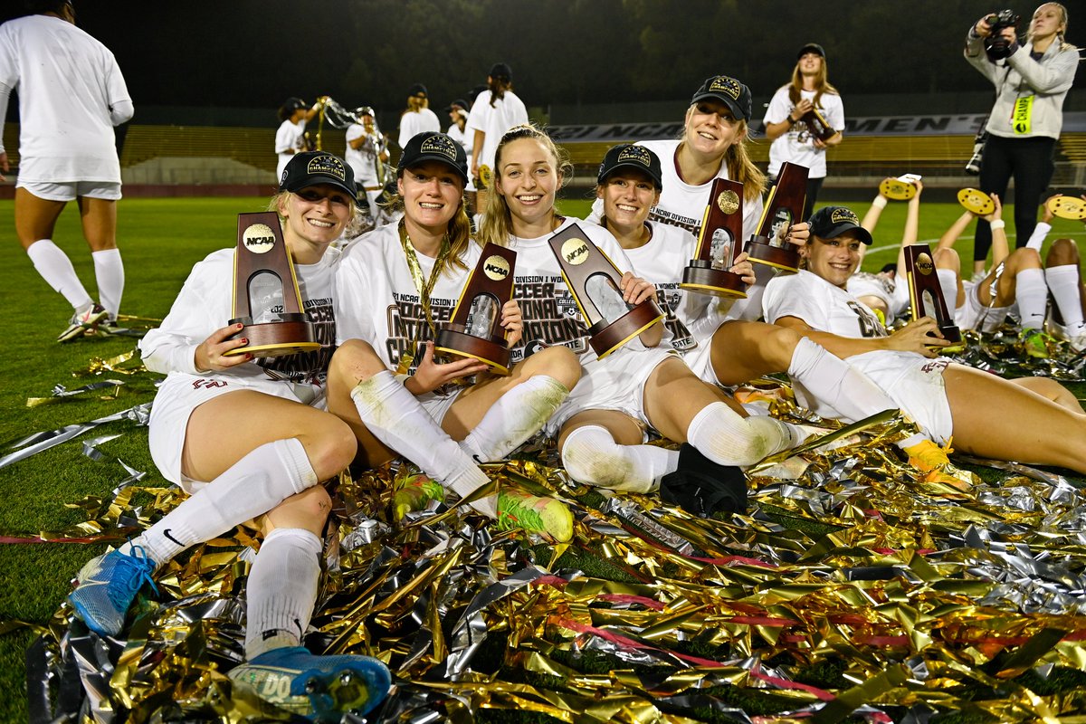 FSUSoccer's tweet photo. Waking up like champions! ⭐⭐⭐ #OneTribe https://t.co/tt1FtY7ZFt