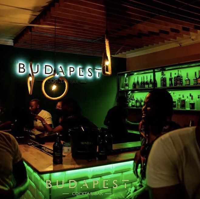 exploresoweto1's tweet photo. If you love sundowners and good food, you’ll want to visit Budapest Cocktail Bar in Orlando East. It’s a brand new bar and eatery with an attractive interior and outdoor space.

Next time you’re in Orlando East, bashayel’ iround. https://t.co/ecS7zNHsZO