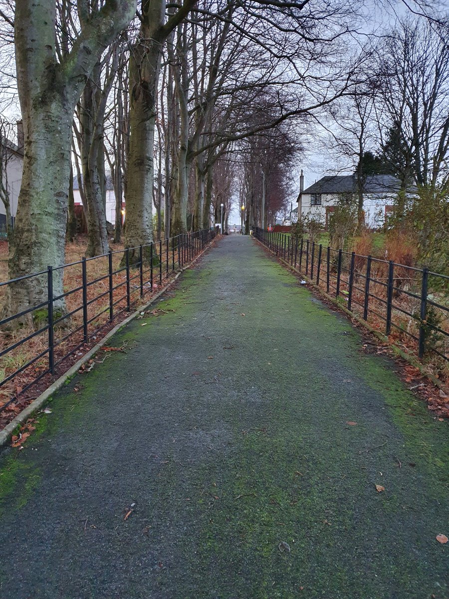 radiosmiffy's tweet photo. Conclusive proof* that I finally woke up early enough to run** today.
PS...Sir Alex sledged here...
*I mean, its not really
**It was more a jog due to icey pavements
#runfatboyrun #gettingintoaroutine #redskyinthemorning https://t.co/01LLVu2Z43