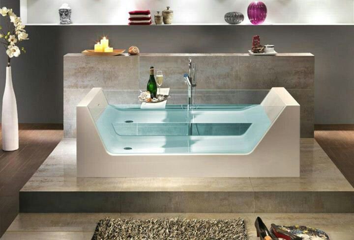 투명 욕조🛁🙈
강화 유리로 이루어져 있어서 속까지 다 보이는 욕조에요🙈