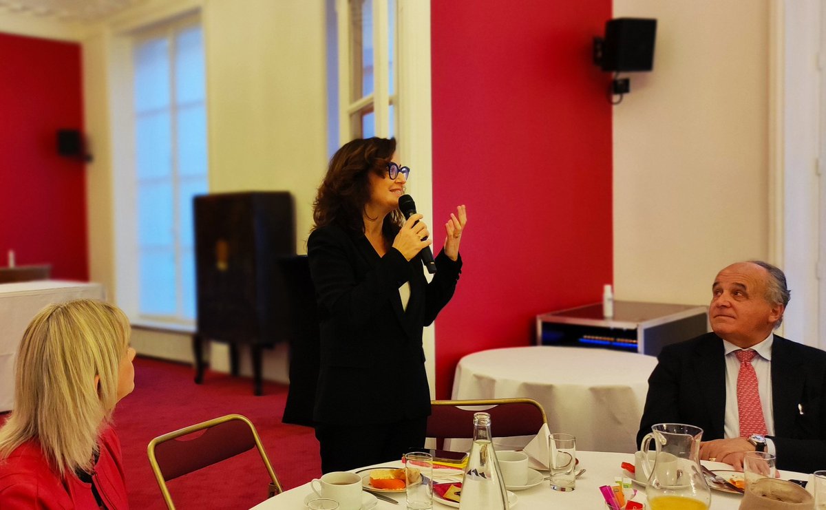LesSimones_'s tweet photo. Merci à l'ensemble des députés présents pour découvrir le projet @LesSimones_ et débattre autour du sujet de la place des femmes en politique et plus largement dans la société.
🎯 Ce premier événement annonce le début de notre aventure ! @f_personne @sandrinejossoan #lessimones https://t.co/lqNEcZ4IC6