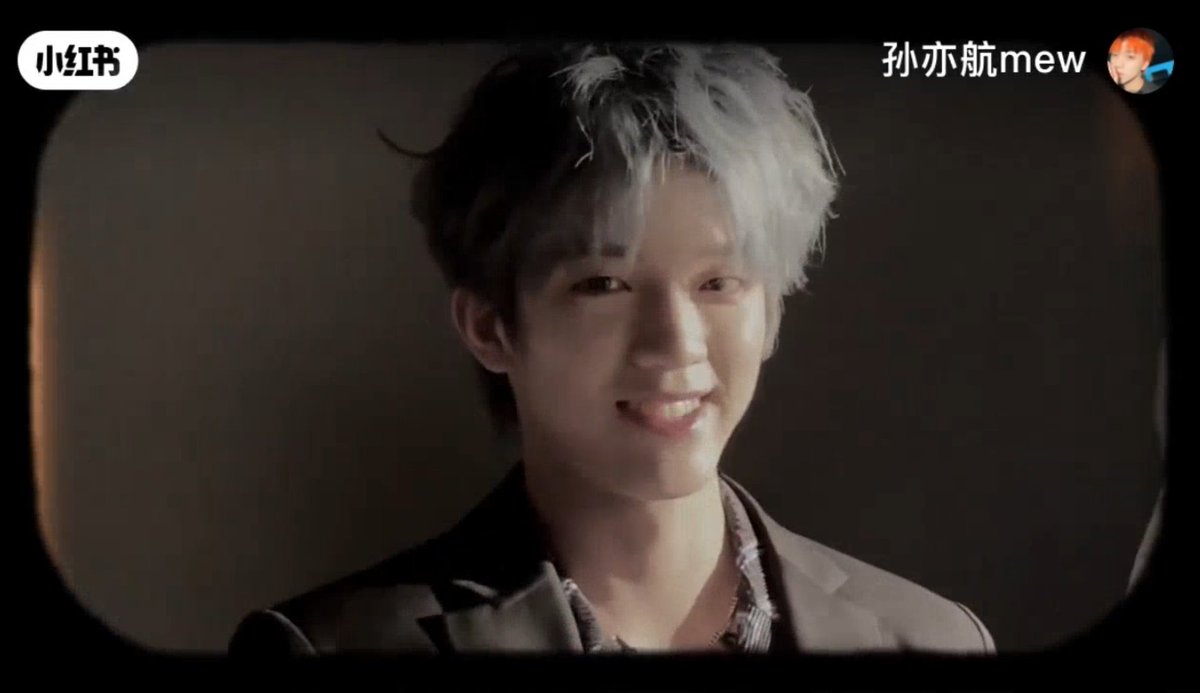 foryihang's tweet photo. Yihang king of duality how can he be so hot then switched to a cute lil mew mew after that 😭😭😭 https://t.co/JCOwK1TGhC