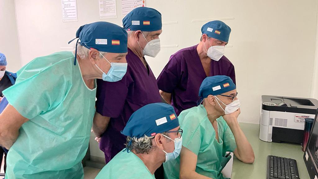 InfoAeu's tweet photo. La AEU recupera su labor humanitaria quirúrgica tras la pandemia junto a la Fundación Miguel Litton e Iberdrola en Oaxaca, México
@MiguelLitton 
@iberdrolamex 

#brigadas
#brigadasurológicas 
#fundacionmiguellitton 
#urología
#cirugíaurológica 
#cirugía 
#solidaridad 
#oaxaca https://t.co/hxVdubd1Xq