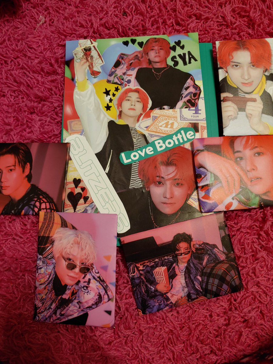_dkspizza_'s tweet photo. My friend and I are trading some Blitzers PC's so I decided to make her a binder insert and little envelopes for the cards. 💖 I saw people on Tiktok doing this with extra albums and thought I would try it out. #blee #blitzers https://t.co/Q2WkOhLAuV