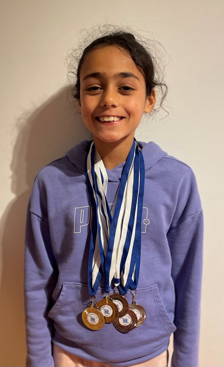 nhehs_sport's tweet image. @nhehs Violet (Year 5) &amp;amp; Abby (Year 7) both excelled in their respective sports over the weekend 🏊🏼🎾

Violet won 5 🥈 in the Harrow Swimming Christmas Meet, while Abby was 🥈 in the U12 Girls Singles tournament in Gunnersbury Park. 

#NHEHSsport #GoodNewsTues #NHEHSjuniors