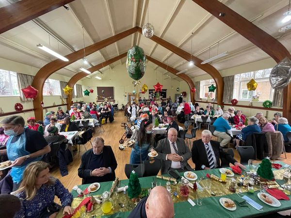 Great to welcome @LordMayorLeeds, @asgharlab, to our Christmas dinner yesterday! Thank you for sharing your kind words of support for the community. It was very much appreciated by us all! 💚 @AntHanlon @RachaelLoftus @irishinbritain @ToBeIrish @LeedsCC_News