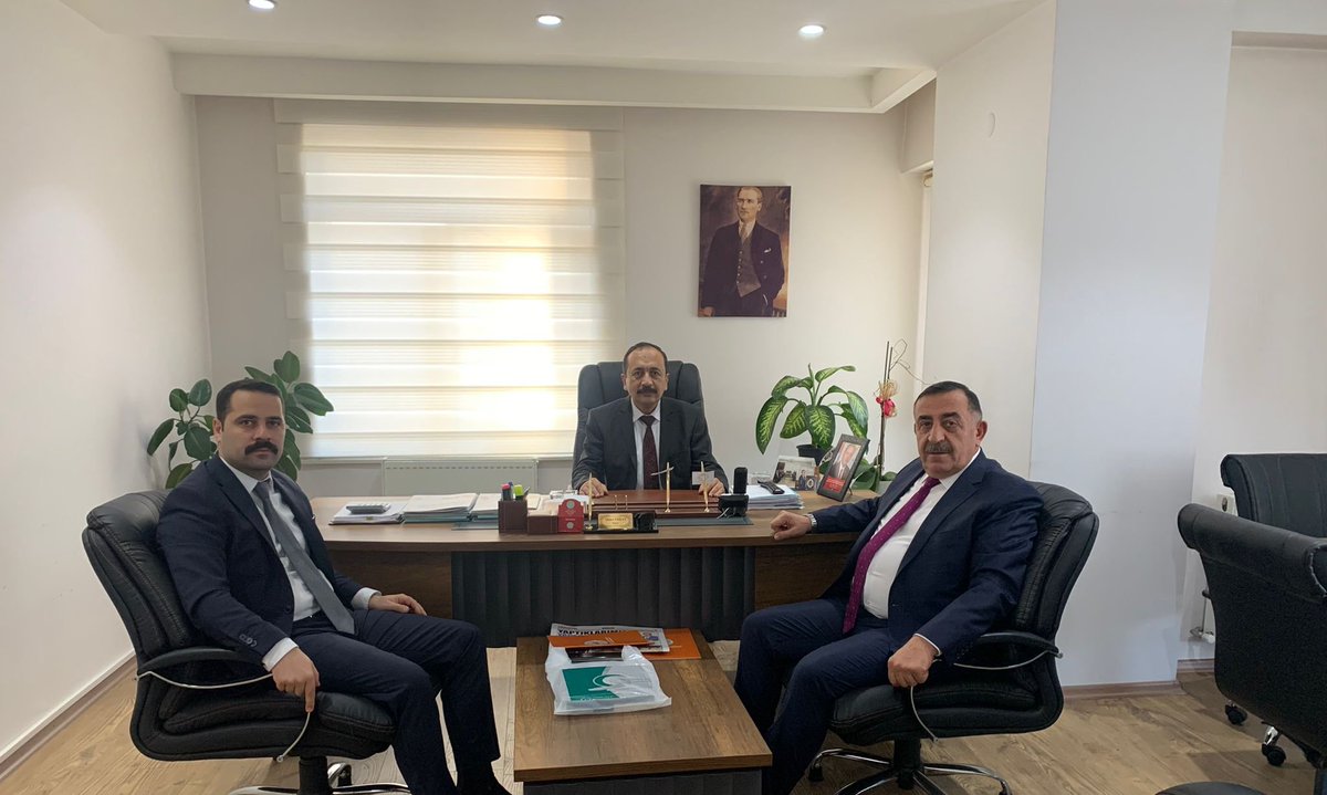 oztasimais's tweet photo. Genel Başkanımız Mustafa TORUNTAY, Kayseri Bölge Temsilcimiz Ahmet ÖZDEMİR ile birlikte, Kayseri Özel Halk Otobüsleri Taşıma Kooperatifi Başkanı Ahmet ERKAN'ı makamında ziyaret etti.

#BizBüyükBirAileyiz https://t.co/l1O252Tgrg