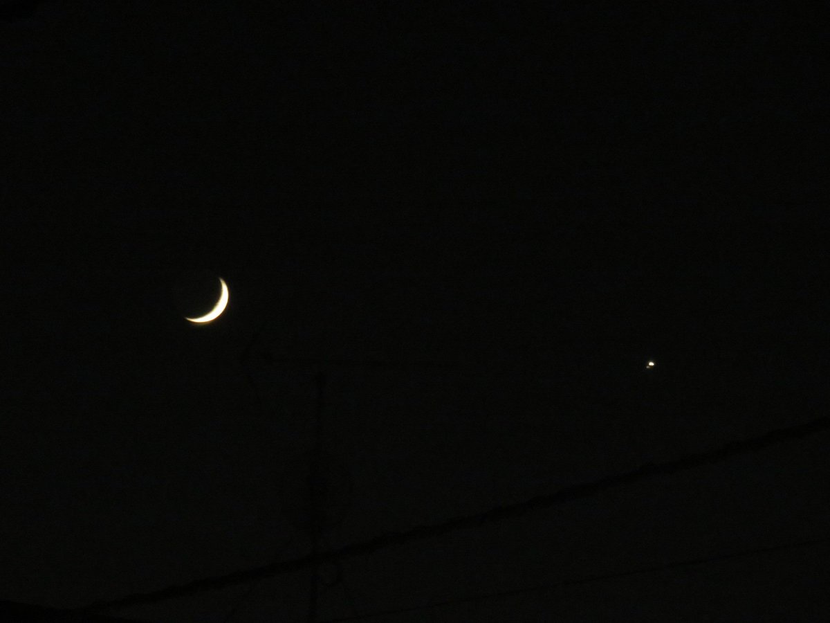 feelgoodcom's tweet image. 童話にでてくるみたいな月と星💗がかわいい夜空
。。。なんですが、うー、写真が上手なら伝わるんでしょうが、
は?
って感じですよね😅

ついでに、ブレブレの三日月も

#イマソラ #札幌
#三日月