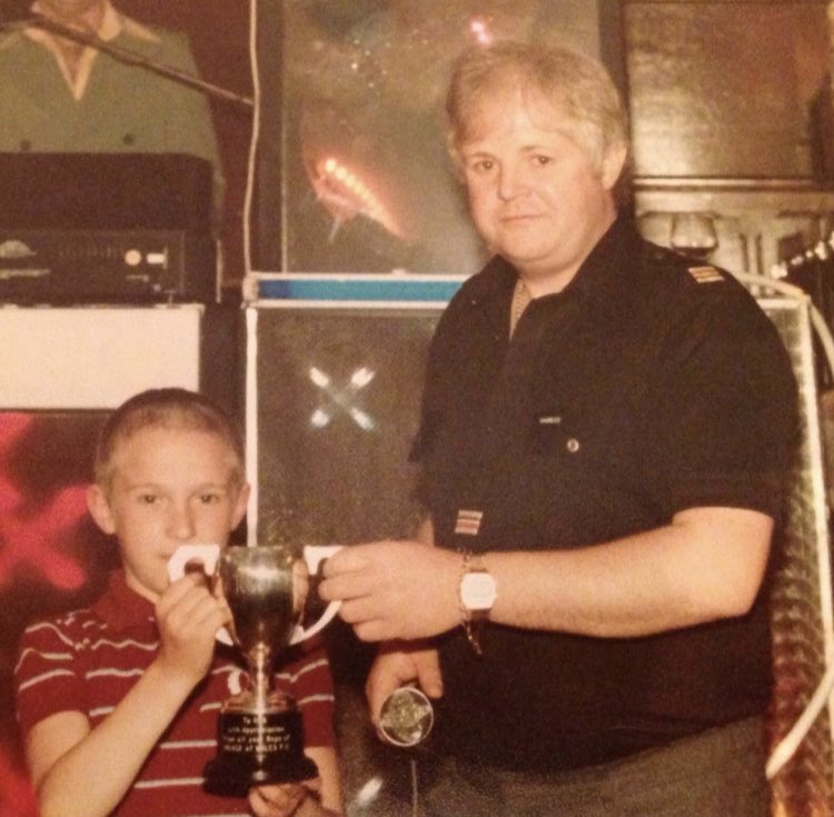 ryan_sat's tweet image. The reason I love football and #millwall so much. If I can be half the man / manager I will have done ok. Taken from us 8 years ago but thought of every day. RIP dad. Love you 💔