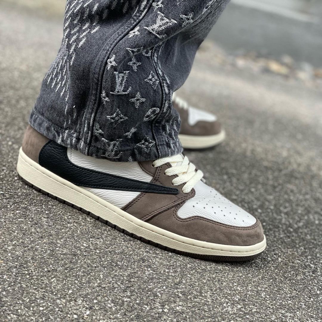 sneakerhack1's tweet photo. 結局のところ現時点ではAIR JORDAN 1とコラボしたらほぼ勝ち
が故にオリジナルを超えることや1stコラボが優勝と言うコラボスニーカーの難しさ😵💫
そして強いスニーカーだからこそ合わせるソックスとパンツが難しい気もしますね🤔
#スニハ写真部
#sneakerhack
https://t.co/GlIjUuhxnH https://t.co/Gz0j6ldfZN
