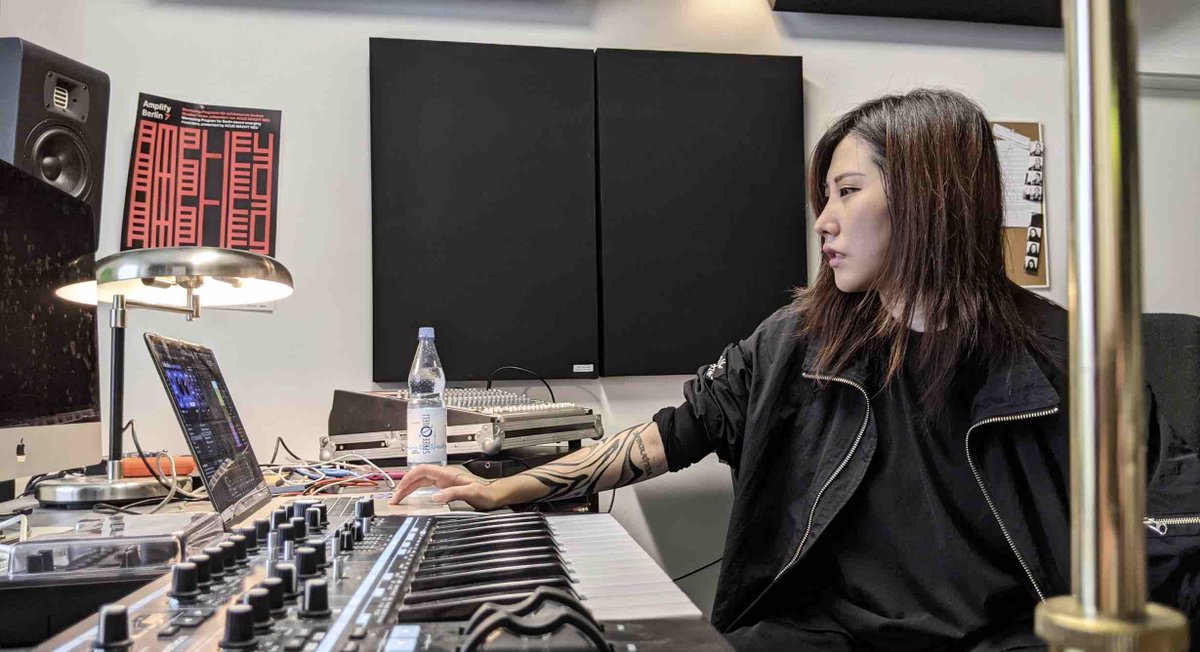 In the Studio for one last time w/ past resident <a href="/Kloxiimusic/">Kloxii ᖽᐸ</a> who received the long-distance mentorship of <a href="/mariedavidson_/">Marie Davidson</a> in May '20. She was experimenting w/ her new acquisition: a guqin 古琴 plucked seven-string Chinese musical instrument of the zither family.🖤⚫🖤