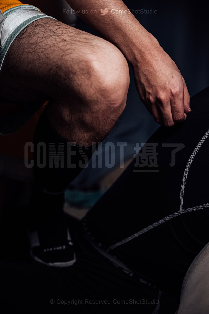 ComeShotStudio's tweet photo. 【摄了Studio· @Reswillm 】
黑暗中，人更能释放。调暗灯光，把全身的感官，全部集中在你的鼻子和嘴上。 https://t.co/Co1ARVfwq3