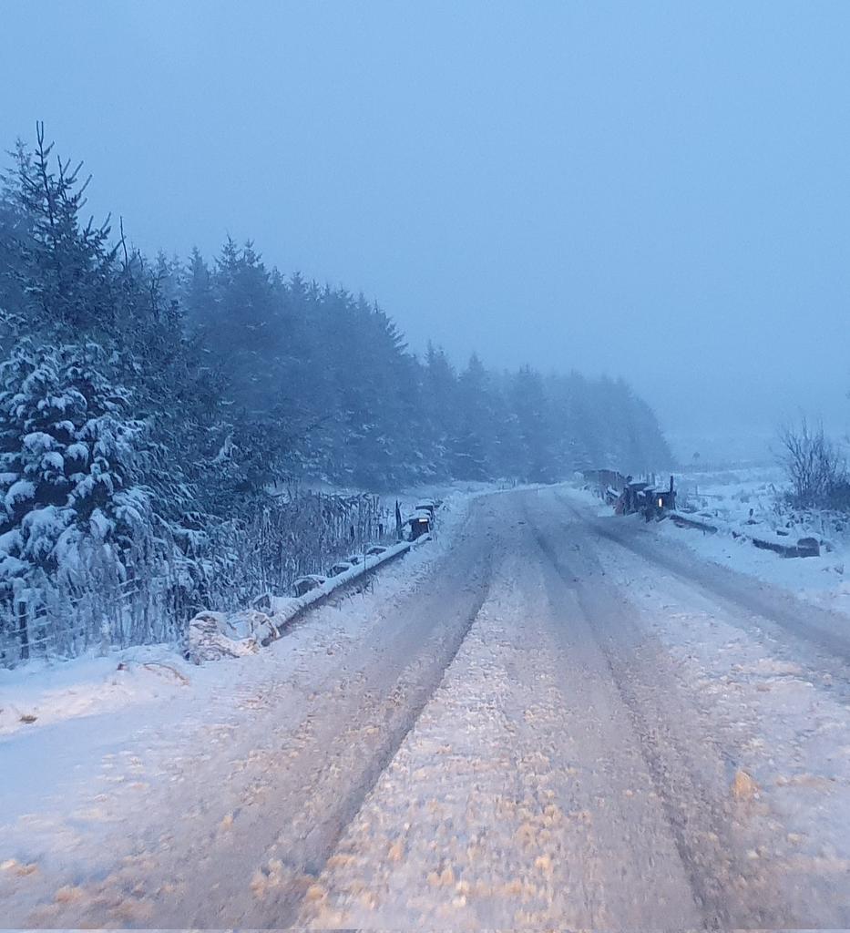 HarryWalsh65's tweet photo. The road between Ardara and Letterkenny is treacherous this morning. Take care #StormBarra @bbcniweather @weatherchannel @bbcweather https://t.co/OMG9whqIq3