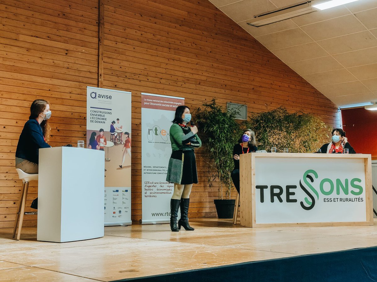 avise_org's tweet photo. 🔴EN DIRECT !
Suivez la conférence d’ouverture du séminaire #TRESSONS, l’ESS au coeur du développement #rural !
Avec les interventions d’Isabelle Joucan, @JeanLucChenut, @PAndriot et Cécile Leclair.
A suivre ici ➡️ https://t.co/Qe8RLmcgTb https://t.co/VovmLcWxtR