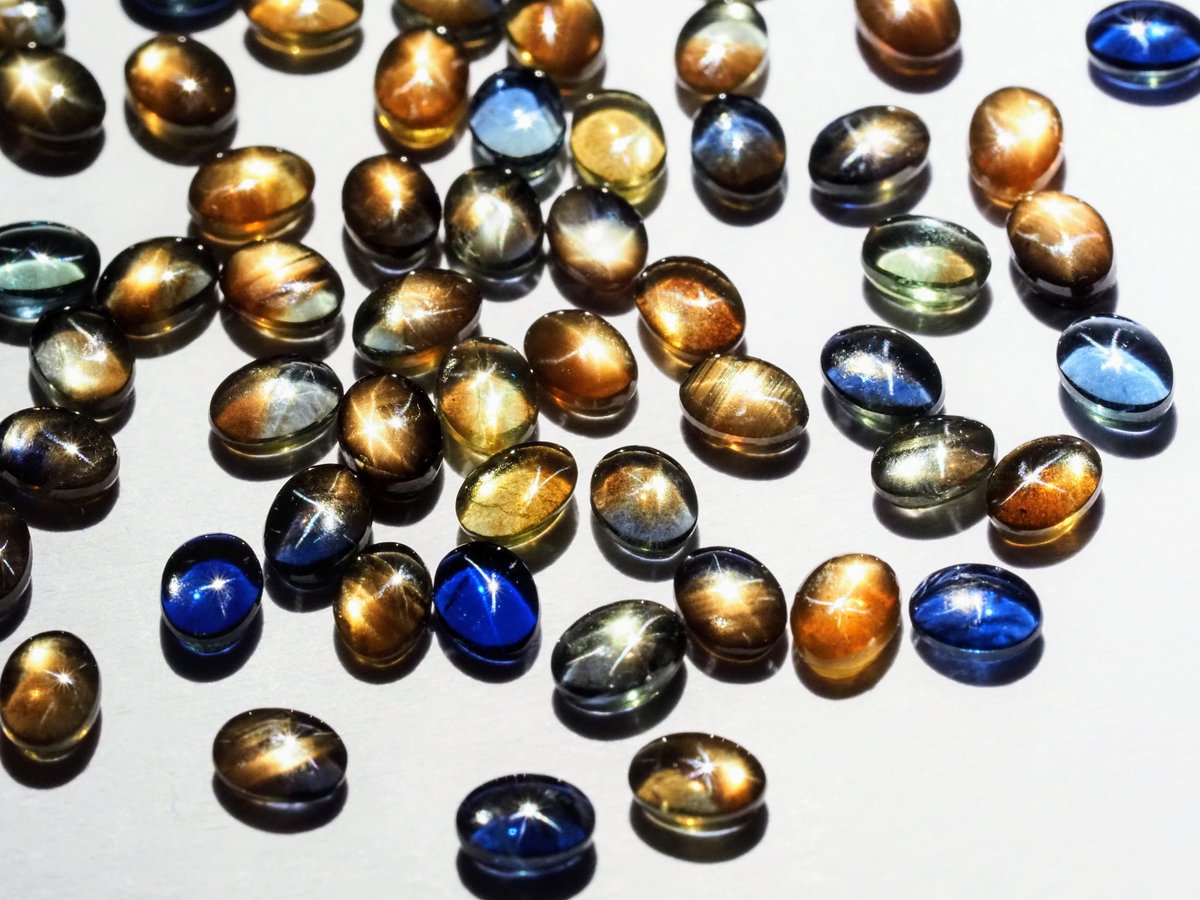GSSSapphire's tweet photo. Flawless Gold sheen sapphires over 1 carat are already rarer, and the pieces over 4 carats are as extremely rarer. The value of gold sheen sapphire vary depend the size, color and quality of each individual stones.
.
.
#goldsheensapphire #goldensheensapphire #goldensheensapphires https://t.co/B7EkAg6JLP