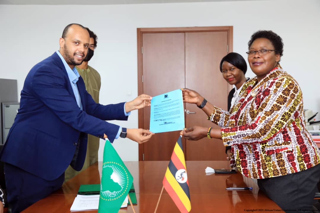 Dottienjagi's tweet photo. The Republic of #Uganda becomes the 18th member state to deposit the instrument of ratification of the African Medicines Agency (AMA). Congratulations The Treaty establishing AMA came into force on 5/11/2021 .
@_AfricanUnion expects to have AMA operational in 2022 https://t.co/ZtRQUH0oSV