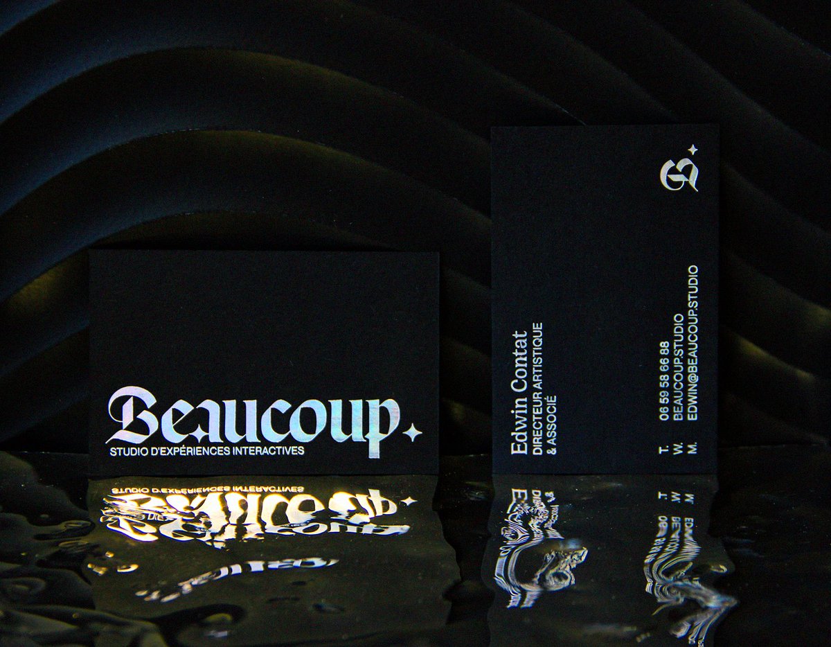 beaucoup_studio's tweet photo. Nous sommes fiers de vous présenter nos cartes de visites. 

Pour l'occasion nous avons réalisé un mini shoot photo.

#logo #branding #businesscard #logotype #graphicdesign #design #cartedevisite https://t.co/K5sVYSnDGG