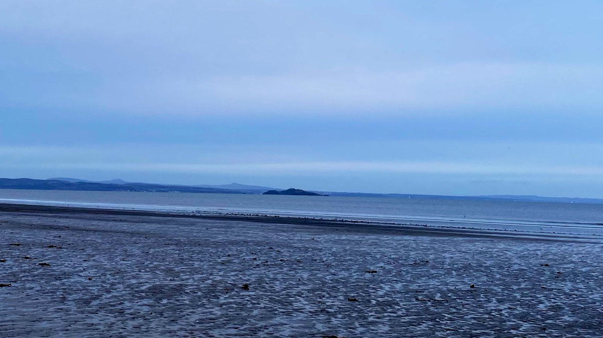 PortyLibrary's tweet photo. Morning Porty!

#AtLeastItsNotRaining 

See also: #WhereTheSunAt &amp;  #WhyCantIFeelMyFingers

😂😉

Have a good one, lovely Porty (and not so Porty) peeps! ❤️ https://t.co/UegFJ4JGJw