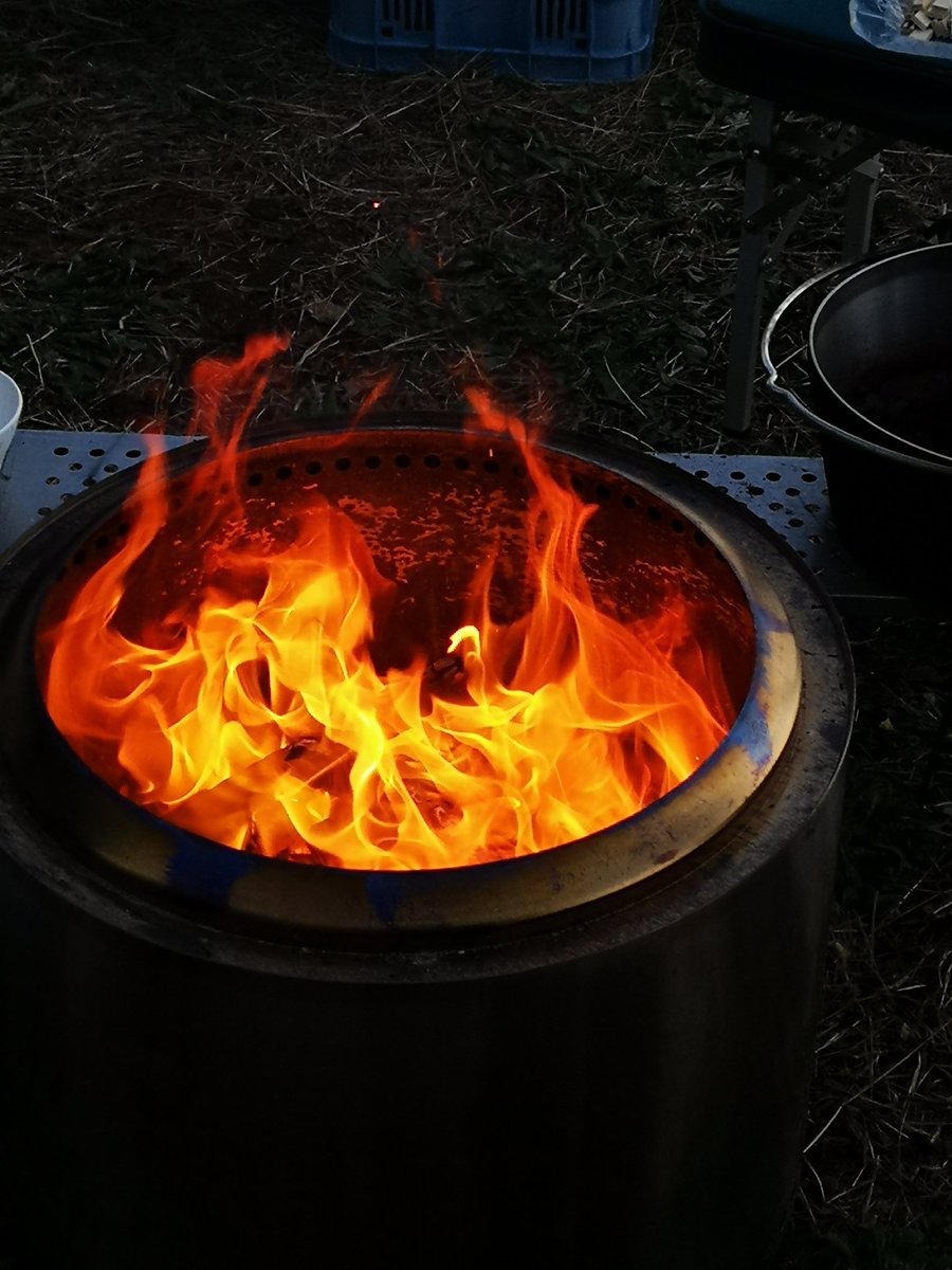 JaneOneArt1's tweet photo. #bonfire a beautiful day https://t.co/mxSMMTHI2h