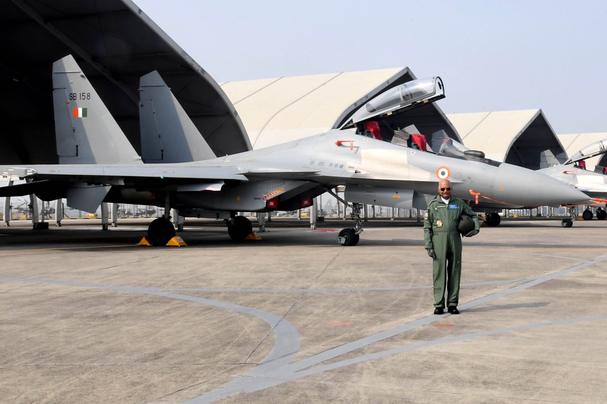 rashtrapatibhvn's tweet photo. President Ram Nath Kovind visited the Air Force Station, Pune. The President witnessed a vibrant air display and interacted with the air warriors. The President also experienced the SU-30 MKI Full Mission Simulator during his visit. https://t.co/wUNBfqsQRp