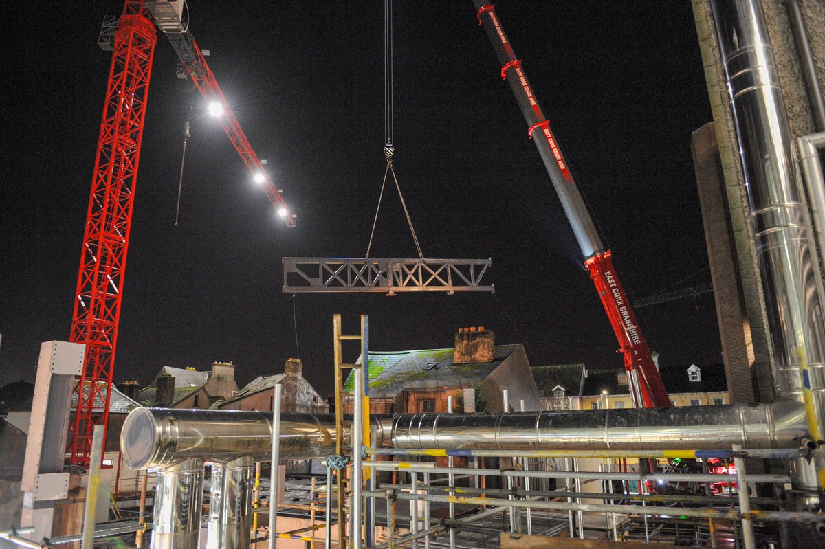 Clancy_Drangan's tweet photo. #Clancy achieved a significant milestone on the Mercy University Hospital project as 6 Trusses were installed. With one of the biggest cranes on site (700 tonnes) and one of the biggest lifts (20 tonnes), thanking our team for putting in the hours to succeed. #Builtonpartnership https://t.co/MhzWKzXxdX