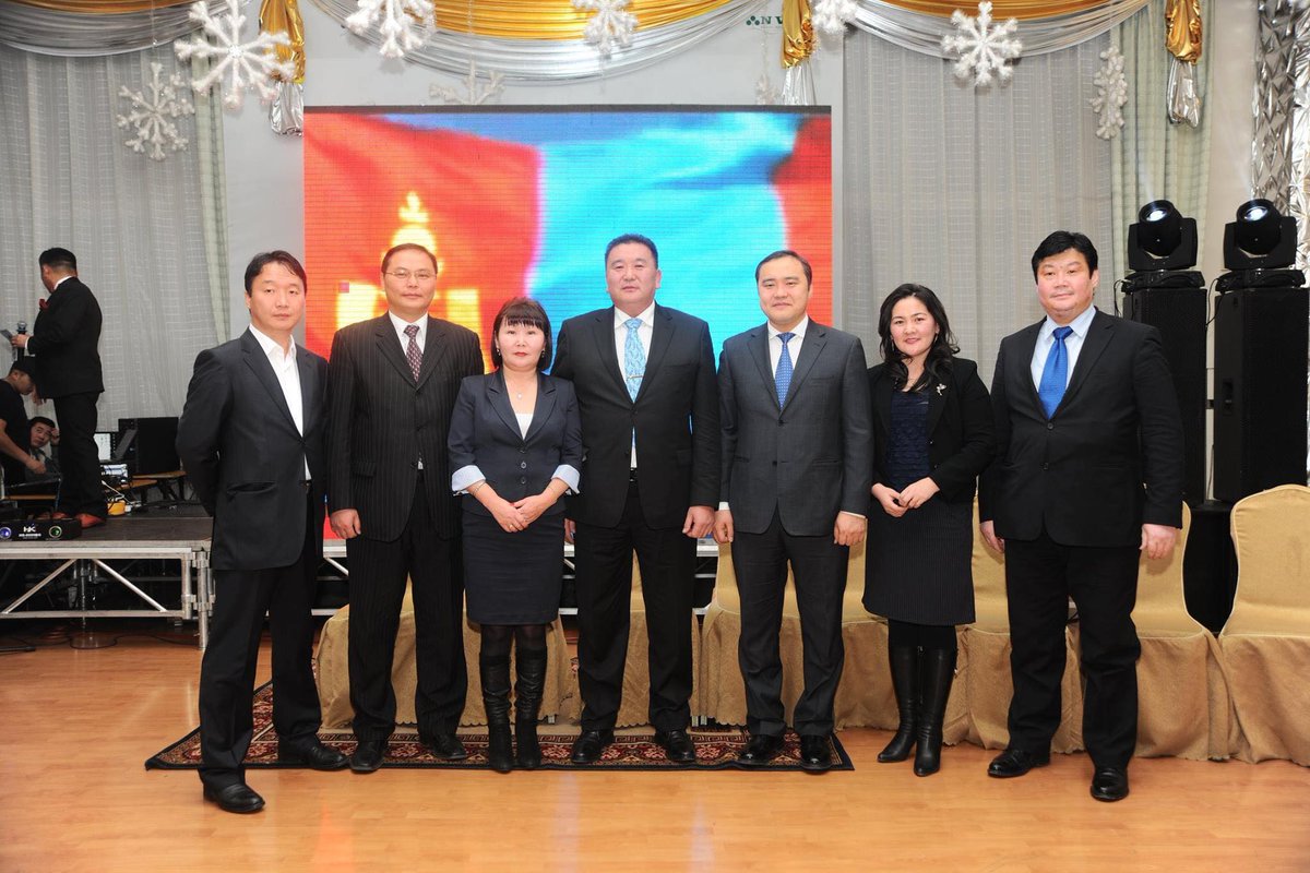 tolin555's tweet photo. Өнөөдөр Монголын Ардчилсан Залуучуудын холбооны үүсгэн байгуулагдсан түүхт өдөр. Миний аав Г.Батхүү анх үүсгэн байгуулж, ардчиллын үнэт эрх чөлөө, үзэл санааг тунхаглан түгээхэд гар бие оролцсон билээ. АЗХ-ны мянга мянган гишүүд, дэмжигчдэд баяр хүргэж, амжилт хүсье. https://t.co/GBZTZj05SW