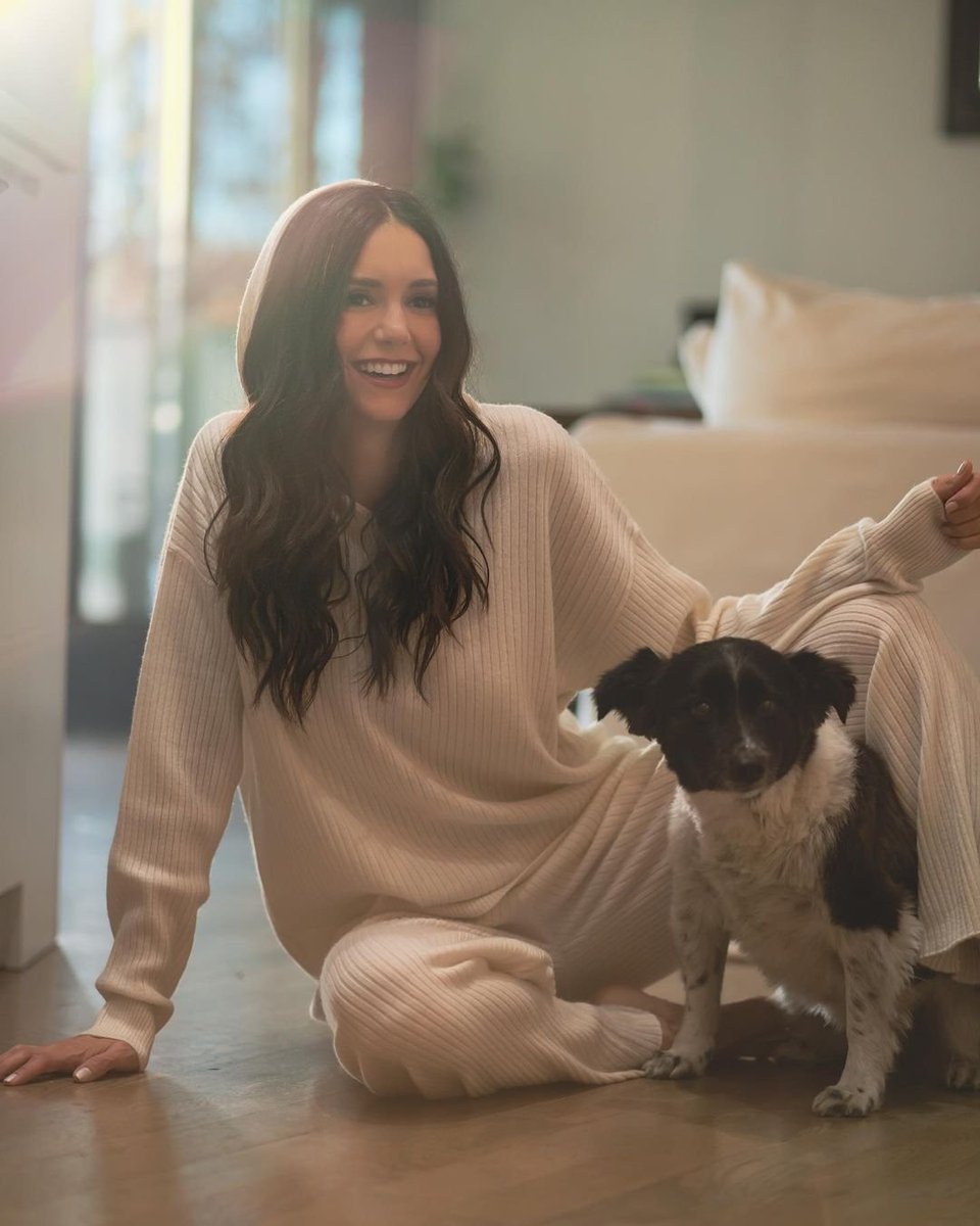 Nina Dobrev outfits on X: Nina wore @LilySilk Ribbed Pure Cashmere Hoodie  in Natural White ($149) u0026amp; @LilySilk Casual Cashmere Wide Leg Pants in  Natural White ($159) December 6, 2021 https://t.co/B40oxjx1iT / X
