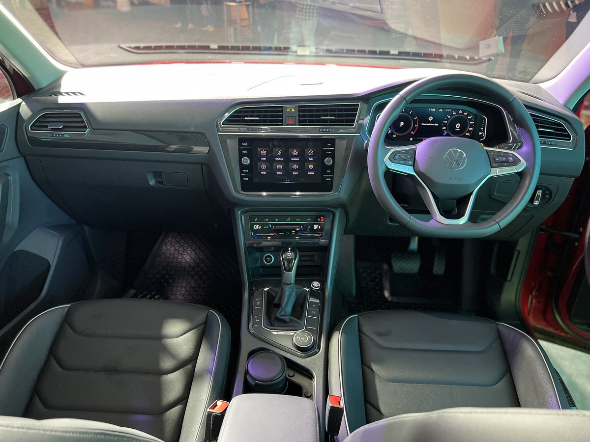 nishantpadhiar's tweet photo. Neater than an IKEA notepad, the @volkswagenindia Tiguan gets a facelift for 2022 and it keeps it fresh without overdoing the chrome. Gesture-controlled infotainment, 4WD, 190bhp/320Nm engine and build is all fantastic. But, why heated seats for India instead of cooled? https://t.co/eNYWwJ5AGa
