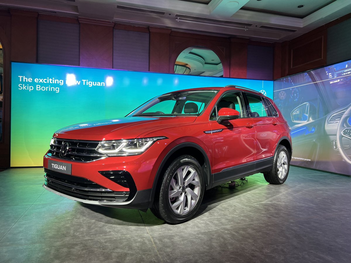 nishantpadhiar's tweet photo. Neater than an IKEA notepad, the @volkswagenindia Tiguan gets a facelift for 2022 and it keeps it fresh without overdoing the chrome. Gesture-controlled infotainment, 4WD, 190bhp/320Nm engine and build is all fantastic. But, why heated seats for India instead of cooled? https://t.co/eNYWwJ5AGa