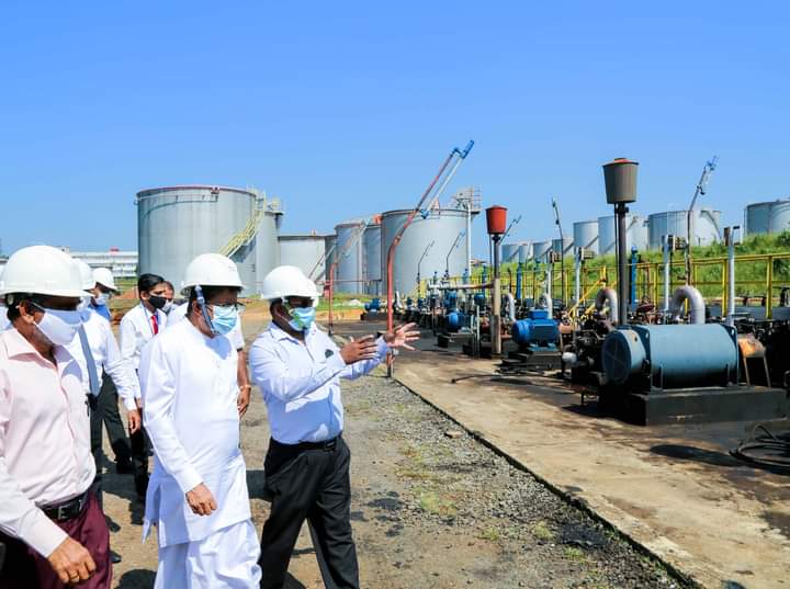 UPGammanpila's tweet photo. Operations of Sapugaskanda Oil Refinery resumed on - 2021-12-07.
The operations were resumed after 22 days of closing the refinery thereby fulfilling the promise made to resume operations within 50 days.
#UdayaGammanpila #MinistryofEnergy #CPC #CPSTL #PDASL #sapugaskanda https://t.co/xNyAh7a6yT
