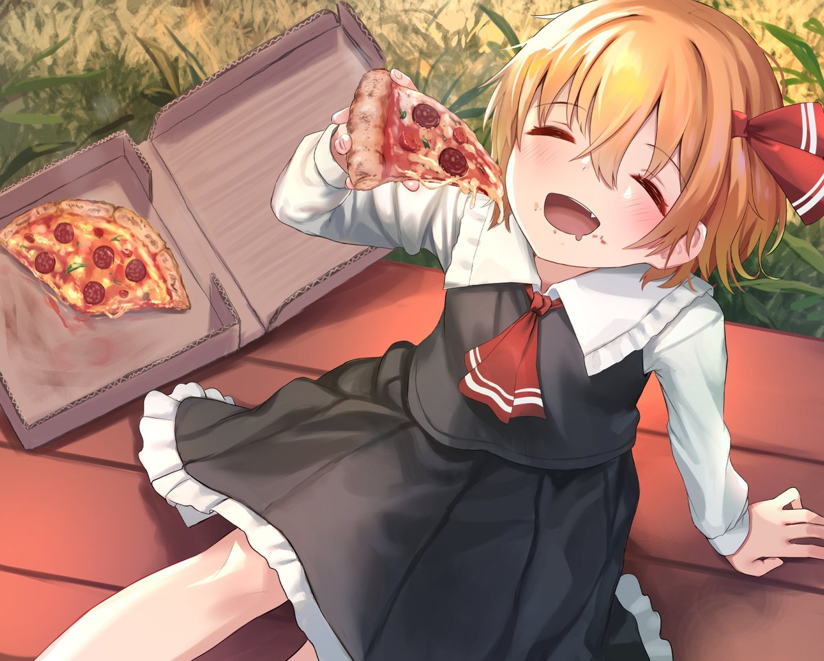 ルーミア(東方プロジェクト) 「pizza time
#毎月七日はルーミアの日 」|ろけのイラスト