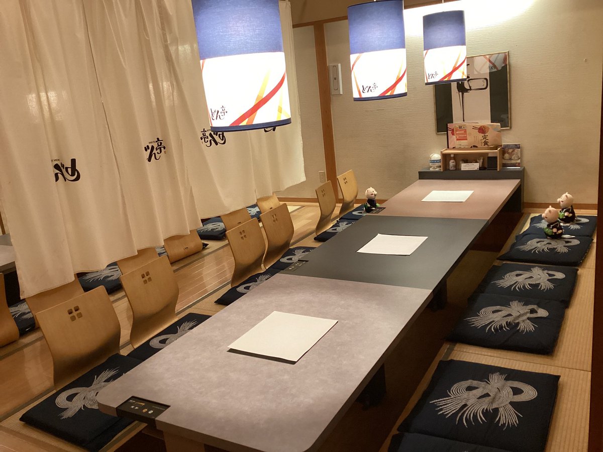 dontei_misato's tweet photo. 本日のランチはお友達同士でのご来店が多く、「良いお年を〜」という声が聞こえました☺️
2021年もあとわずか！
どん亭はお座敷席もありゆっくりおくつろぎ頂けます💫
お友達との忘年会にぜひご利用ください♬ https://t.co/aIwGBfCrFE