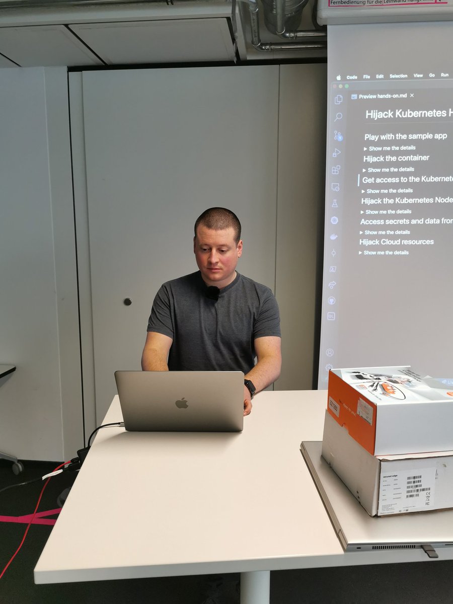 martin_jib's tweet image. @nmeisenzahl redet gleich darüber, wie man einen Kubernetes Cluster hijacken kann. #azdevcom