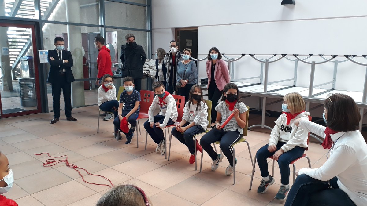 dsden66's tweet photo. [#Laïcité]
Sur le thème des valeurs de la #République, @Usep_66 a proposé divers ateliers (sportifs, débats, production objets...) aux élèves de #EcolePrévert, #Cabestany
Un véritable succès dû aux organisateurs, enseignants, accompagnants et élèves clôturé par une flashmob !!🕺 https://t.co/TO3NStPUis