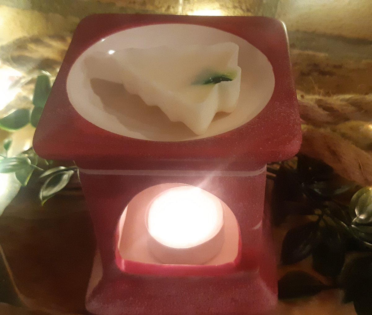 Kolejna zabawa 😁! 
Jedna osoba ma szansę wygrać - tym razem na komin plus wosk zapachowy plus tealight😁. Wystarczy polubić i podać dalej, tylko tyle 😁.
Beesorelaxed.com idealny prezentowy sklep. 
Otul Się lub tych, których kochasz zapachem🥰.