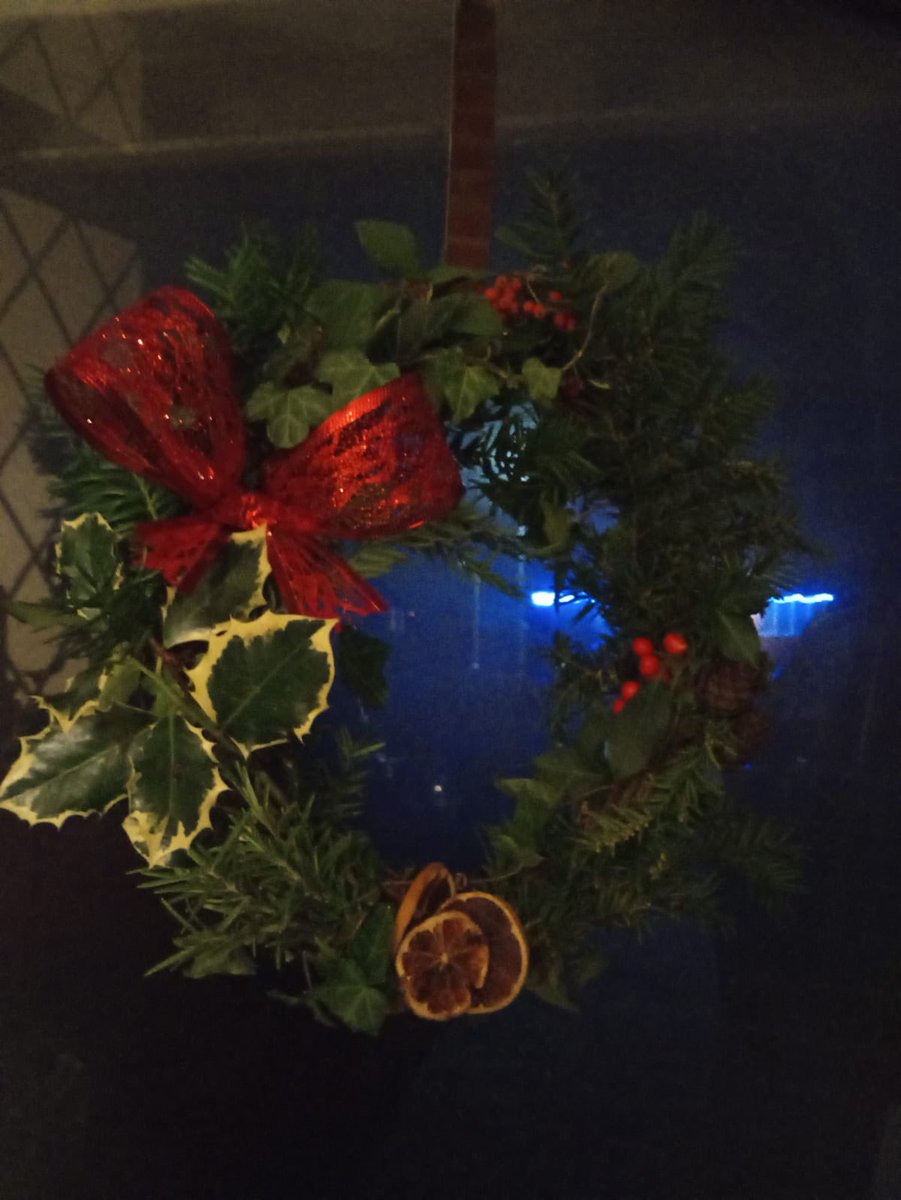 LSFCVA's tweet photo. Some lovely staff outcomes from a wreath making session ran by head of faculty of Creative Arts by Tamsyn at @LutonSixthForm 🎄🎅 https://t.co/IzPqaEmD5W