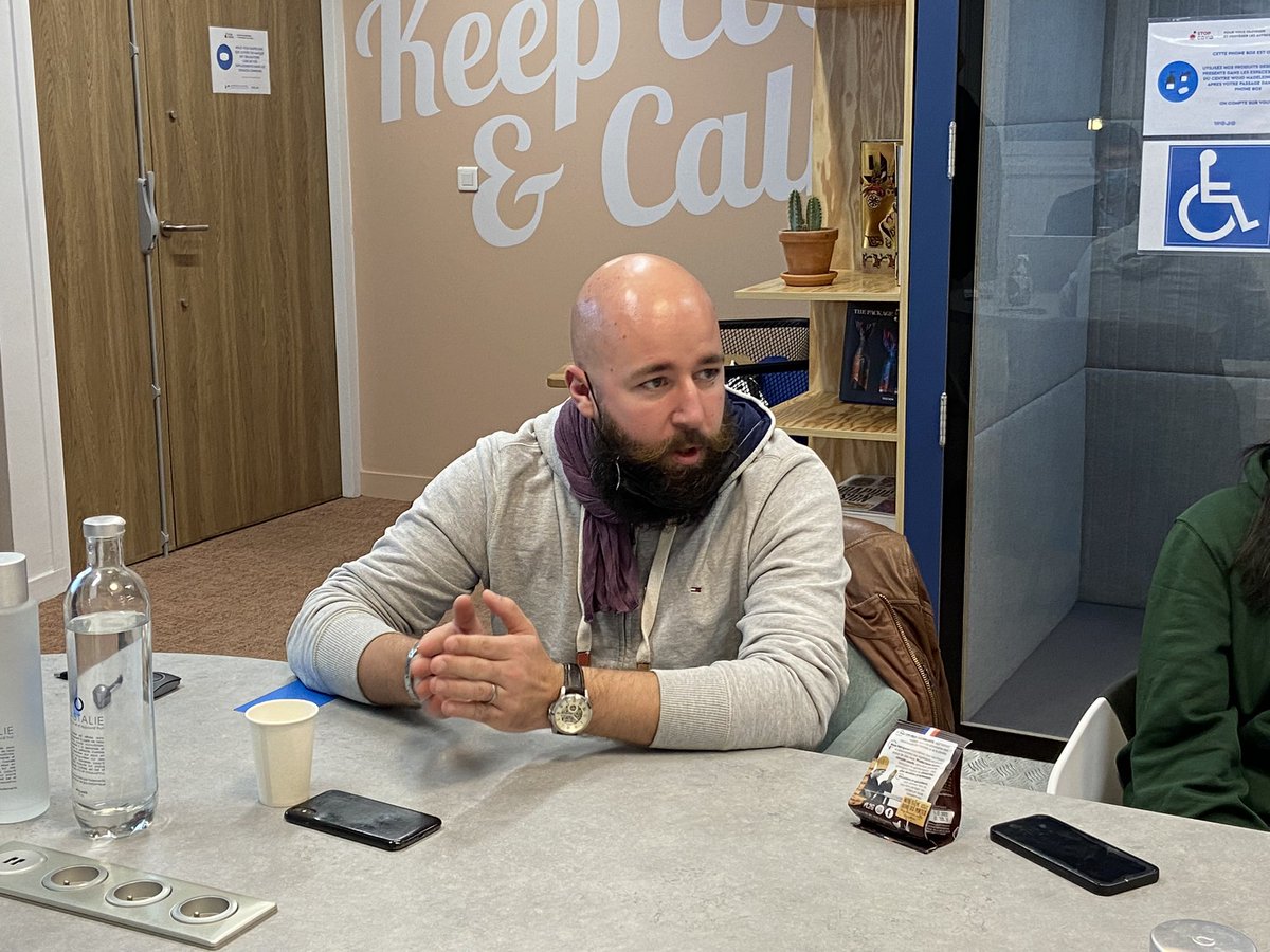 InitiativeFR's tweet photo. [Témoignage nº2] Matthieu Contamine a créé en 2021 La Miam Locale à #GifsurYvette : une épicerie de produits locaux, sourcés à moins de 200km. Accompagné par @IniEssonne, l’#entrepreneur veille à la qualité de ses produits mais aussi des bonnes relations avec les producteurs 👌 https://t.co/KlsFlHRzAW