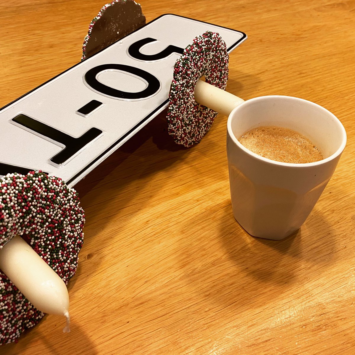 letsmeetch's tweet photo. #f1 license plate pre-#christmas #borrelplankchallenge with #koffie 😁 #enjoy #verstappen &amp; #hamilton 😉 https://t.co/g1iIMg9FYB https://t.co/e5EYfgmGpZ