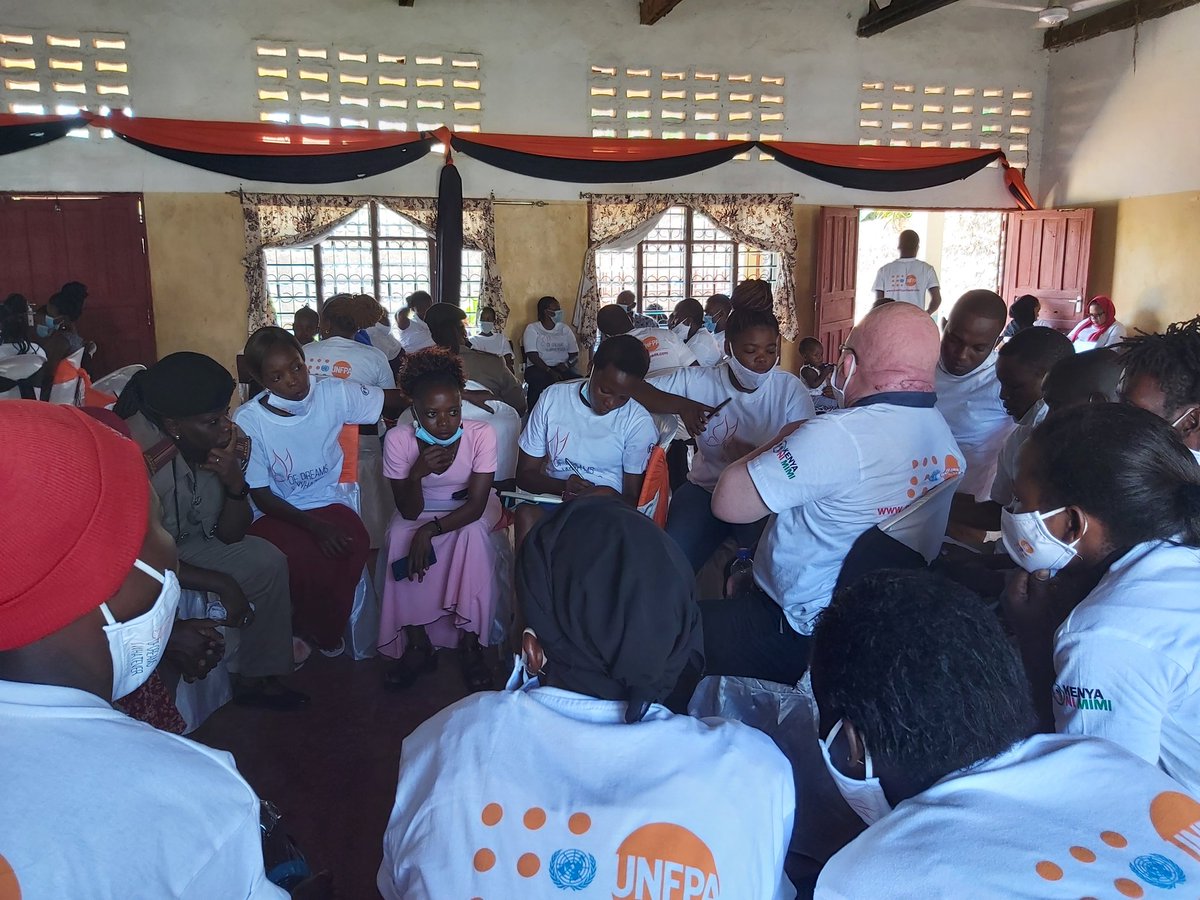 No one is left behind in ongoing charged discussions on how to tackle harmful practices including GBV in Kilifi 🇰🇪 @OlajideDemola @UNFPAKen

#NdotoHalisi #OfDreamsAndWhatever 
#16DaysofActivism2021