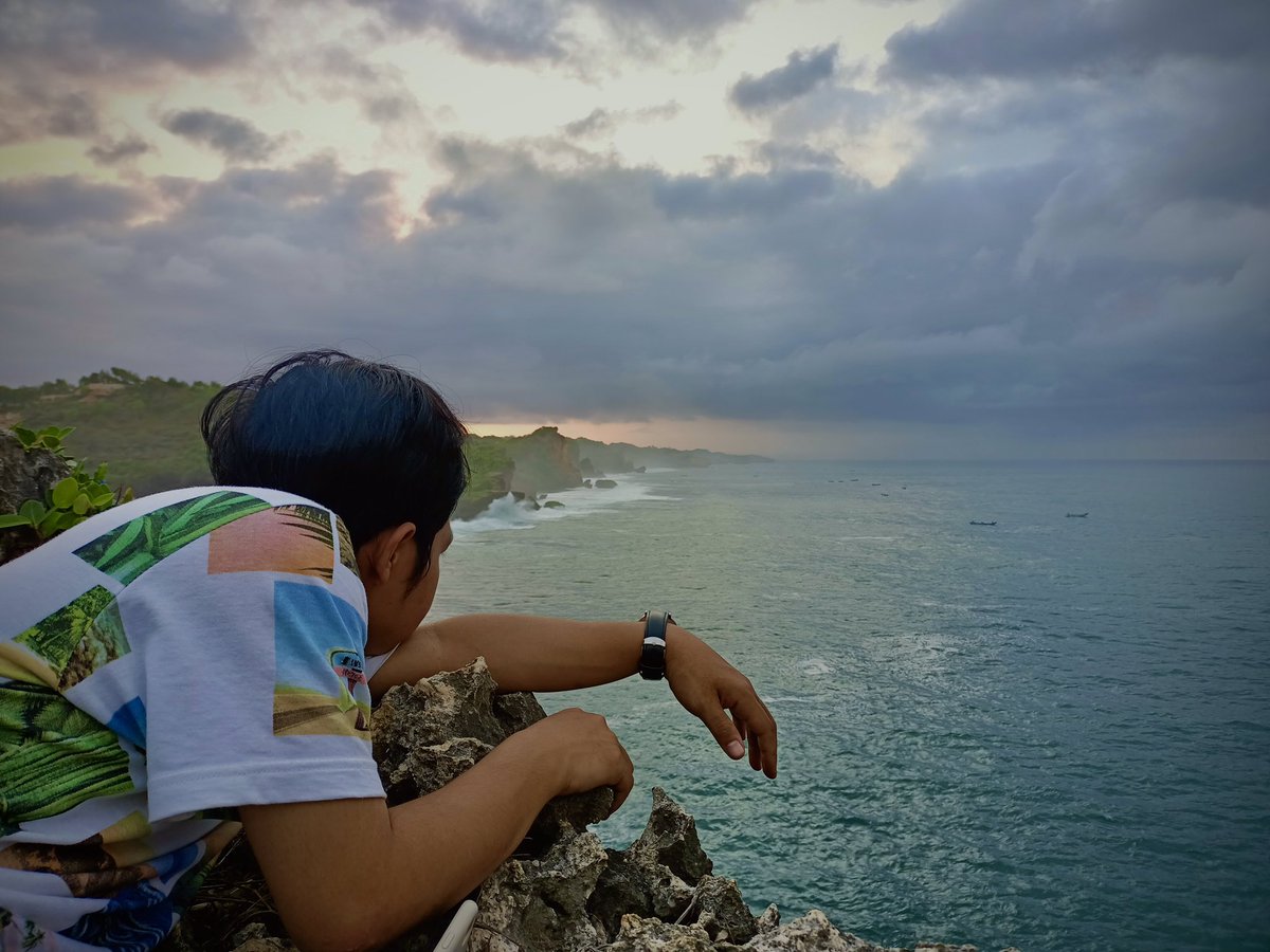 mafruchan's tweet photo. Melihat senja.
Yang selalu menjadi penghubung siang dan malam
#Sens #selasa #iKON https://t.co/i72bvsyXZ0