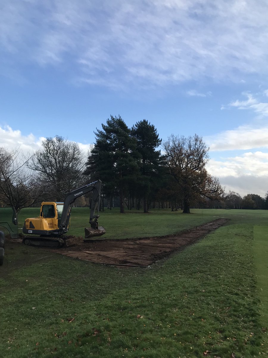 DaveH1986's tweet photo. Using this mornings dry window to get tees hand mown prior to an app. of lawn sand before the rain comes. As we also continue work on the new pathway beside the 3rd tee ⁦@DraytonParkGK⁩ #greenkeeping #giveusabreakweather!! #projects https://t.co/4wXlX8MeDB