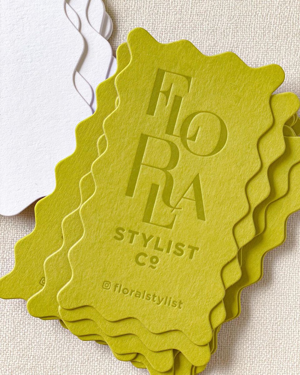 RealtPaperLtd's tweet image. Love 😍 Duplexed, die cut and letterpress printed business cards, featuring @colorplanpapers Chartreuse and Pristine White by Inker Tinker for Floral Stylist Co. 
#ColorplanColours
#premiumpaper