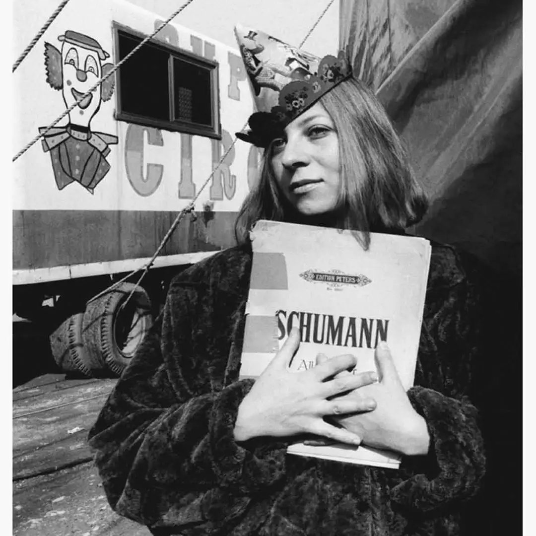 2 μαγικές ώρες με τη Λένα Πλάτωνος: Τρίτη 7 &amp; Τετάρτη 8 Δεκεμβρίου στις 13.00 στο @movement_athens 

Μιλάμε για το #roland808
τον #vangelis τους #whitenoise
και το νέο της δίσκο #balancers

movement.radio 

#lenaplatonos <a href="/OnassisStegi/">ONASSIS STEGI</a> <a href="/darkentriesrecs/">Dark Entries Records</a> #blackathena