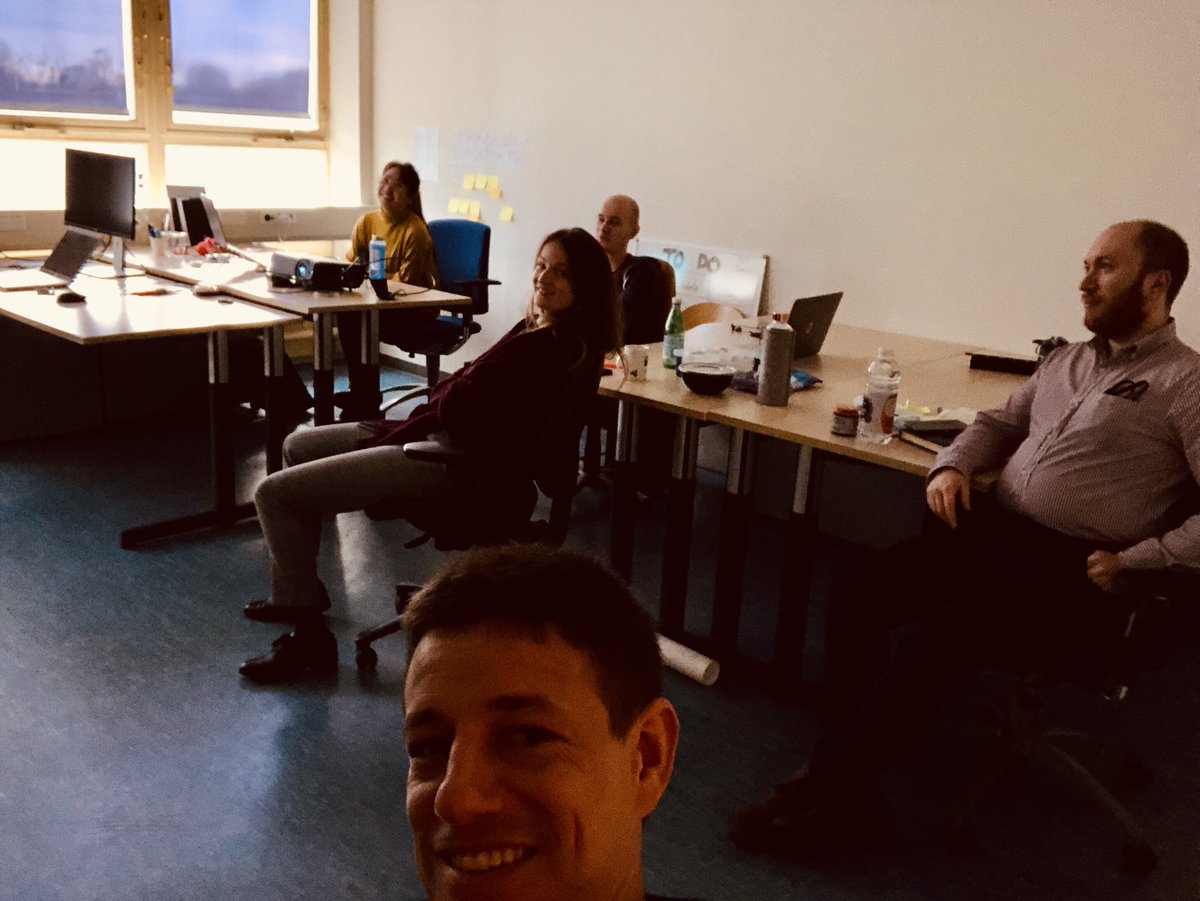 Group following #nwochains2021 and waiting for @SvenAskes talk (+pizza&amp;booze) this afternoon